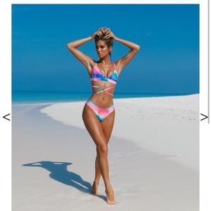 NWT kulani kini sundowner triangle top